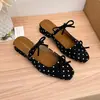 Mules de tacón grueso de punta cerrada con lazo de lunares estilo francés para mujer, impresionantes zapatillas Mary Jane poco profundas de punta cuadrada para uso en exteriores