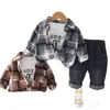 Conjunto de Tres Piezas para Niño Estilo Nuevo 2025 Chaqueta y Pantalones Venta al por Mayor desde Fábrica de Origen