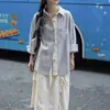 Camisa longa listrada de caimento solto para mulheres em estoque, jaqueta camisa estilo coreano, nova blusa para primavera e outono de 2026