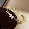 Pulsera Doble Mariposa de Cristal Mariposa de Zirconia Gota de Agua Cruz Abierta de Doble Capa Brazalete Exquisita Moderna Simple Joyería para Mujer