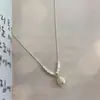 Collar de plata con perla en forma de gota estilo francés para mujer, nuevo modelo 2026, cadena de clavícula de nicho de alta gama, accesorio de moda y versátil