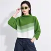 Top estilo Miyake con un diseño único, nueva colección 2026, con cuello volante, mangas murciélago, corte holgado y longitud corta que oculta el cuerpo y crea un efecto adelgazante