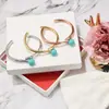 [18] Joyería de AliExpress nacional y extranjera suministro ambiente simple apertura en forma de C pliegue pulsera de perla azul