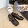 Zapatos de mujer elegantes estilo europeo y americano de punta cuadrada que aumentan la altura, nueva moda otoño 2026, con hebilla de cinturón, zapatos de cuero pequeños simples de corte bajo