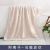 Toalla de baño drapable multifuncional toalla de baño absorbente ampliada de vellón de coral delantal de baño portátil para el hogar fabricantes al por mayor