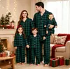 El Fabricante se Especializa en Suministrar Modelos Más Vendidos Transfronterizos de Conjuntos de Pijamas Familiares para el Hogar Estilo Navidad a Cuadros Simples y de Gama Alta