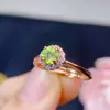 Fabricantes mayoristas de piedra en bruto anillo de piedra en bruto de olivino natural superficie gota de agua joyería de piedra original anillo pendiente incrustación venta caliente