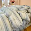 Juego de ropa de cama de cuatro piezas de grado A, seguro para bebés, estilo minimalista, algodón puro, incluye una sábana y una funda de edredón de algodón lavado, adecuado para dormitorios; conjunto de tres piezas de algodón puro