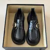 Zapatos de cuero para mujer estilo británico para ir al trabajo, modelo nuevo 2026, versátiles con faldas, mocasines negros de suela blanda con cierre de velcro
