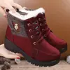 Botas de neve de veludo grosso do Nordeste para mulheres, novo modelo de inverno 2024, sola grossa, forro de fleece, quentes, para meia-idade e idosos, antiderrapantes, sapatos de algodão para mães