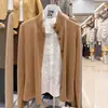 Conjunto de duas peças de malha único e estiloso/estilo "old money" de alta intelectualidade para o dia a dia com design de retalhos em cores contrastantes