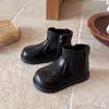 Botas de Couro Infantis para Meninas, Forradas, Novo Estilo Outono/Inverno, Novas Botas Martin Grossas, Desfile de Moda, Botas Curtas Simples para Bebê