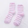 Meias femininas listradas em cores de doce, novas para outono e inverno, estilo coreano, versáteis, grossas, de lã coral, quentinhas, para dormir