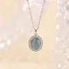 Yuebao Jewelry Colgante de Plata de Ley S925 Encaje de Ola Agua Azul para Mujer Bisel Completo de Diamante Lujo Ligero Elegante Cabujón Adorno Colgante de Plata