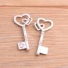 2 colores 20 * 43 mm DIY accesorios de joyería de aleación amor llave colgante colgante joyería de moda europea y americana