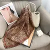 Estilo Coreano Nueva Moda Versátil Pañuelo Decorativo Estampado de Leopardo Pañuelo Cuadrado Pequeño Pañuelo de Seda Pañuelo para el Cuello Pañuelo Accesorio para Atar en la Cintura