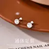Brincos delicados e pequenos em formato de borboleta e gota redonda, feitos de prata 999 pura, projetados para mulheres, com um visual moderno e estiloso inspirado no Instagram, perfeitos para manter os piercings de orelha