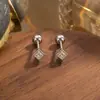Pendientes de Botón Cuadrados Pequeños de Diamante y Circonita Sencillos de Nuevo Estilo para Mujer, Pendientes de Alta Gama con Diseño Único de Rosca, Modernos