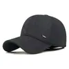 Gorra de Béisbol de Invierno Cálida con Etiqueta Cosida a Mano Más Terciopelo para Hombre Engrosada Moda Casual Resistente al Viento Protección para los Oídos Pico de Pato Transfronterizo
