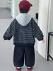 Conjunto de Outono para Meninos 2026 Novo Estilo Bonito Fashion 4 Anos 5 Anos Roupa de Bebê Conjunto de Três Peças com Moletom Elegante para Primavera e Outono