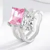 Novo Anel Retangular de Zircônia Quadrada Diamante Rosa Diamante para Mulheres Europeu e Americano Diamante de Alto Carbono Anel Anel Atacado