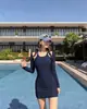 Nuevo traje de baño casual estilo resort 2026, sexy, que realza la figura, disimula el abdomen, de manga larga, modesto, color liso, traje de baño de una pieza estilo vestido para mujer