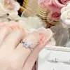 Anillo Versátil Serie Diamante de Alto Carbono Camelia Plata de Ley S925 Estilo Lujo Ligero para Boda y Fiesta de Noche