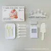 Set de vajilla desechable para pastel, incluye seis piezas, para fiestas de cumpleaños; fabricante de cuchillos, tenedores y platos para pastel; set de caja de regalo