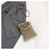 2026 Nova Bolsa de Celular com Design de Nicho Tendência, Bolsa de Ombro Transversal Feminina Versátil Elegante de Luxo de Pelúcia para Outono e Inverno