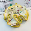 Lindo Scrunchie de Oso de Dibujos Animados con Cerezas Azules para Mujer, Goma para Recoger el Pelo Estilo Coreano, Accesorio para el Cabello Ultra Pequeño
