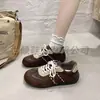Moda Retro Roja Alemana para Entrenamiento de Mujer Primavera/Verano 2026 Tenis Casuales Versátiles Transfronterizos