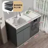 Gabinete de lavandería para balcón de aluminio tipo panal con lavadora integrada, incluyendo una tabla de lavar y un fregadero de piedra de cuarzo artificial con una barrera de agua