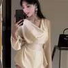 Camisa Feminina Elegante de Cetim Francês de Manga Longa High-End Estilo Novo da Primavera Gola Swing Top Solto com Amarração na Cintura em Renda