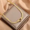 Collar Hueco de Corazón Personalizado de Lujo Ligero para Mujer Cadena de Clavícula de Acero de Titanio de Moda Tendencia Estilo Nuevo