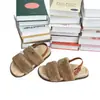 Sandalias de una tira suaves y esponjosas estilo coreano para mujer, nuevos zapatos peludos con hebilla plana de otoño, sandalias casuales versátiles
