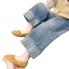 Calça jeans infantil 2026 primavera e outono novo estilo, calça longa casual com punho e bordado para bebês meninas, calça de perna reta para uso ao ar livre