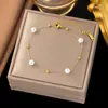 [Collar + Pulsera] Estilo Francés Ins de Lujo Accesible Cadena para Clavícula de Corazón Estilo Dulce Collar de Acero de Titanio con Borla de Corazón de Melocotón para Mujer