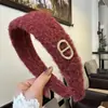 Diadema de Lana de Cordero Coreana de Ala Ancha 2025 Exquisita Etiqueta Dorada Versátil Retro Otoño e Invierno Accesorio para el Cabello Diadema Perezosa Estilo Francés