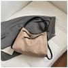 Mochila Retro Fashionável de Grande Capacidade Feminina Outono e Inverno 2025 Nova Bolsa de Ombro Transversal Multiuso Bolsa Tote