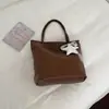 Bolso de mano retro de lujo ligero europeo y americano de gran capacidad para mujer, nuevo bolso tote tejido simple 2026, moderno
