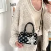 Bolsa de mano con textura de alta calidad al por mayor, bolsa tipo almohada, bolso para mujer, nuevo de otoño 2026, bolso de hombro de mezclilla a cuadros, bolso cruzado para el trabajo