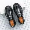 Zapatos de Hombre Transfronterizos Estilo Nuevo Mocasines Talla Grande Slip-On Zapatos Casuales Británicos Suela Gruesa Comercio Exterior Brillantes Zapatos Pequeños de Cuero para Hombre