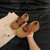 Zapatos de mujer retro versátiles de punta fina con suela plana, novedad popular otoño 2026, zapatos Mary Jane de lunares con plataforma para aumentar la altura