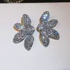 Pendientes de botón vintage europeos y americanos de plata con flores incrustadas de diamantes, sensación de lujo ligero y alta gama, pendientes versátiles exquisitos de nicho para mujer