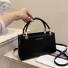 Bolsa de maternidade de alta qualidade, projetada para mulheres de meia-idade, apresentando um estilo simples e elegante, uma marca popular e grande capacidade, tornando-a um presente perfeito para o uso diário.