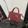 Bolso de Mano Retro Versátil con Estampado de Leopardo Nuevo para Otoño e Invierno para Mujer Bolso Cruzado para Niños Bordado de Gato de Gama Alta de Nicho para Viajes Cotidianos Moderno