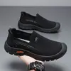 Zapatos de verano transpirables sin cordones para hombre, zapatos de malla tejida fly-knit, zapatos casuales de tela Old Beijing, zapatos ligeros antideslizantes para hombres de mediana edad y jóvenes, zapatos de papá