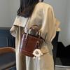 Bolso de Cubo Retro de Alta Gama Maillard para Mujer 2024 Nuevo Estilo Simple Combinable Bolso de Mano Nicho Estilo Occidental Bandolera