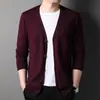 Cárdigan de punto para hombre Primavera 2025 Nuevo Suéter casual de color liso para hombre Chaqueta de moda para hombre Ropa de punto para hombre