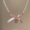 Exquisito Collar Rosa Estilo Hada de Vals con un Diseño de Nicho de Lujo Ligero, Versátil y Favorecedor, Adecuado para Todos los Tipos de Piel